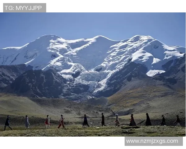 西藏日喀则足球球星拼搏逐梦展现雪域高原年轻力量