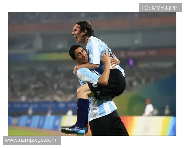 聚焦足球场球星女友的幕后故事与光辉时刻解析