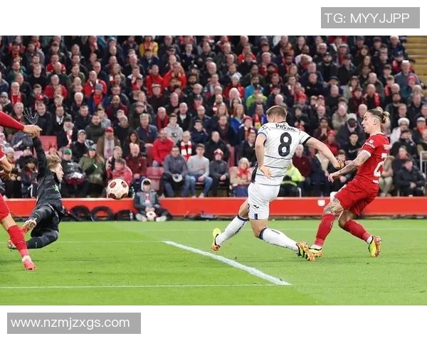 足球技巧挑战模仿球星精彩瞬间再现,带你感受顶级球员的绝佳表现 足球技巧挑战模仿球星精彩瞬间再现,带你感受顶级球员的绝佳表现