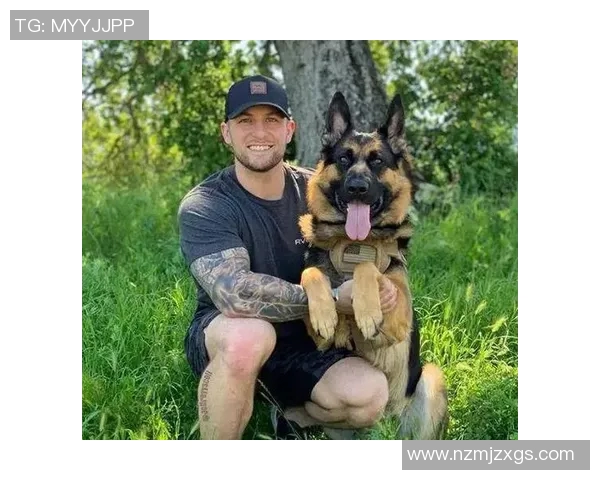 足球巨星与爱犬温情日常展现运动员场外柔情一面 足球巨星与爱犬温情日常展现运动员场外柔情一面